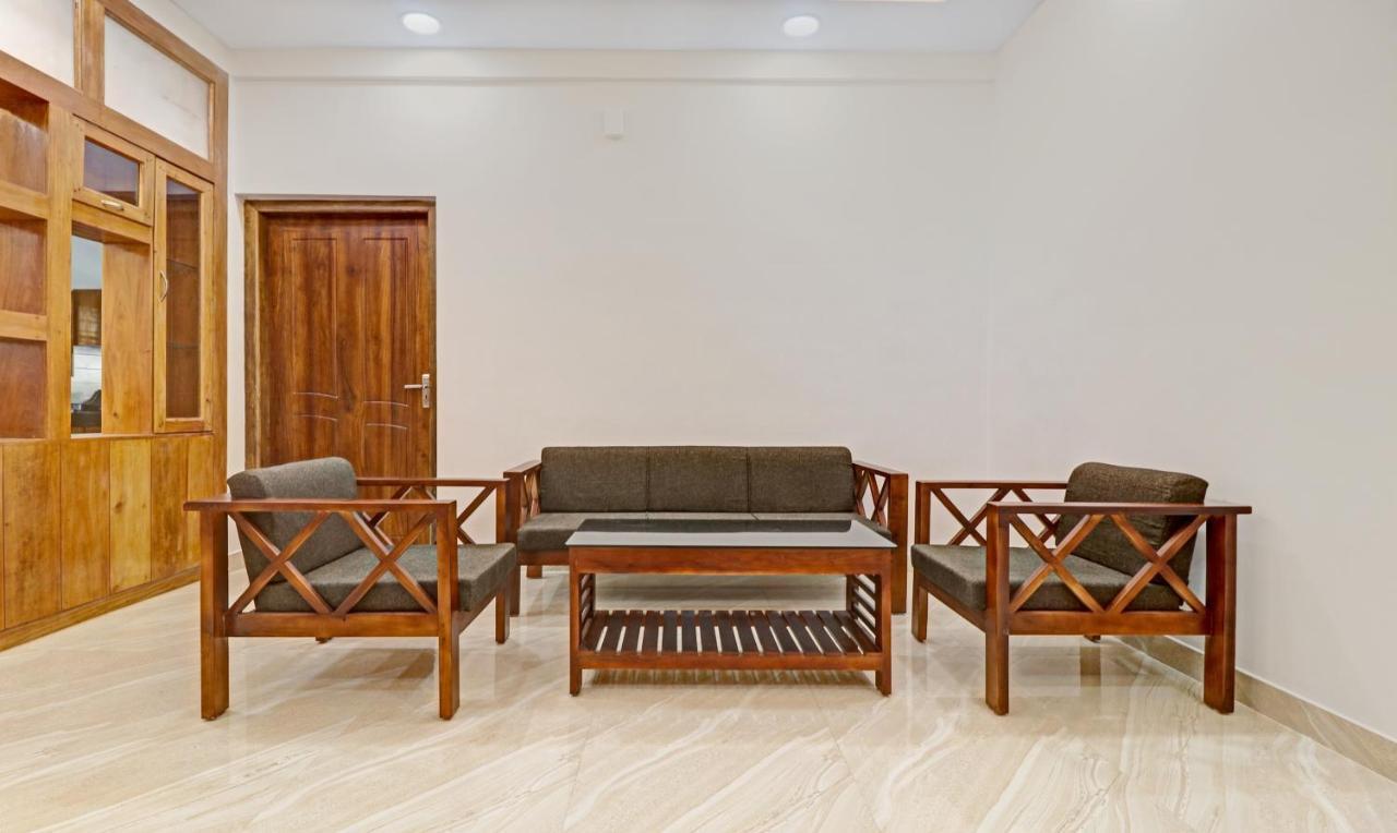 Itsy Hotels Palm Grove By D2V Kochi Bagian luar foto