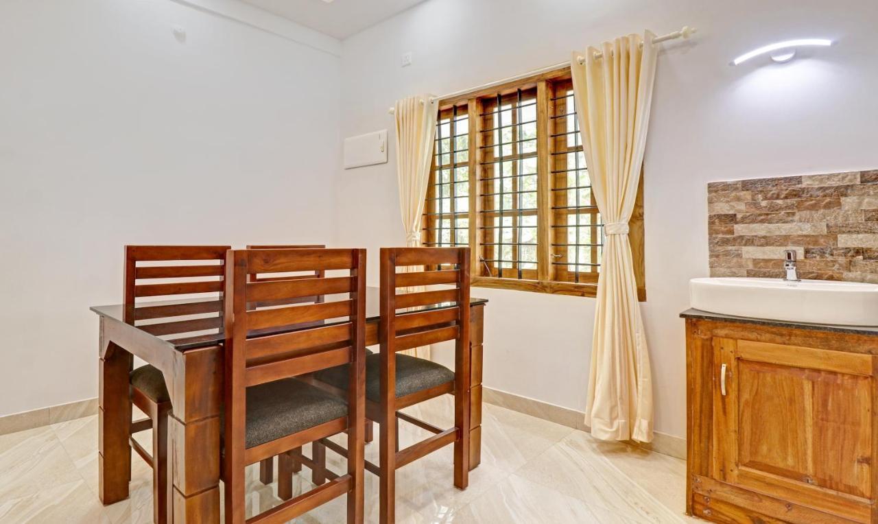 Itsy Hotels Palm Grove By D2V Kochi Bagian luar foto