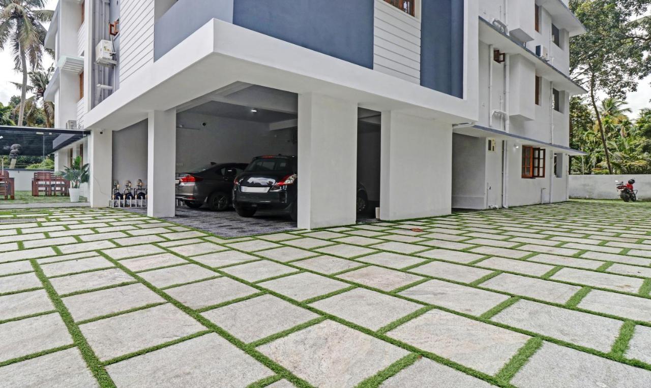 Itsy Hotels Palm Grove By D2V Kochi Bagian luar foto
